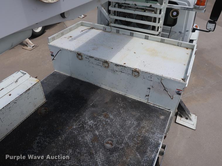 image for item AX9030 2007 International 7400 digger derrick truck