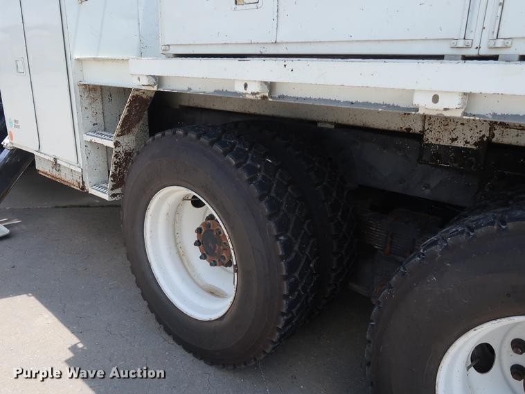 image for item AX9030 2007 International 7400 digger derrick truck