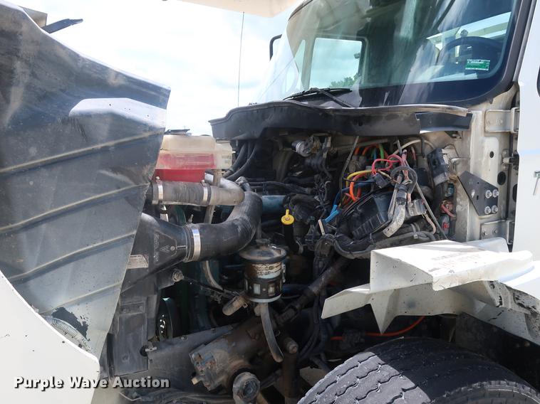 image for item AX9030 2007 International 7400 digger derrick truck