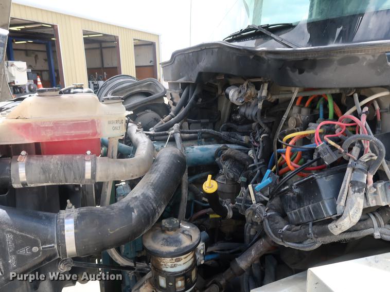 image for item AX9030 2007 International 7400 digger derrick truck