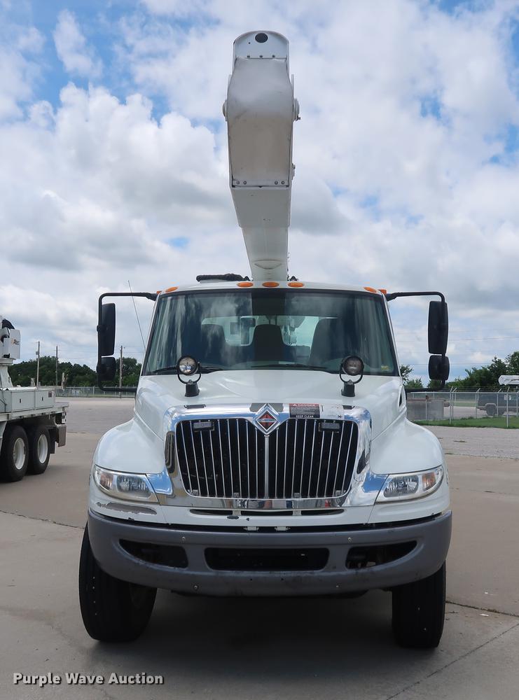 image for item AX9031 2010 International DuraStar 4400 bucket truck