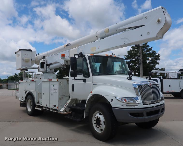 image for item AX9031 2010 International DuraStar 4400 bucket truck