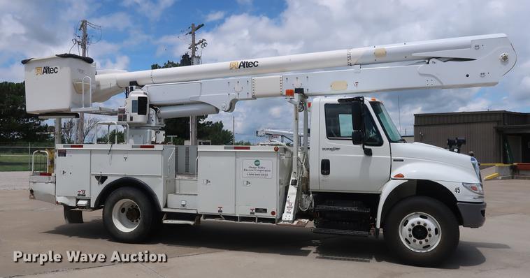 image for item AX9031 2010 International DuraStar 4400 bucket truck