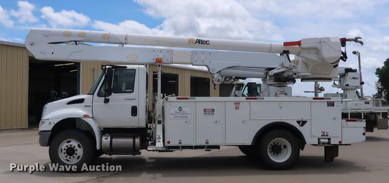 image for item AX9031 2010 International DuraStar 4400 bucket truck