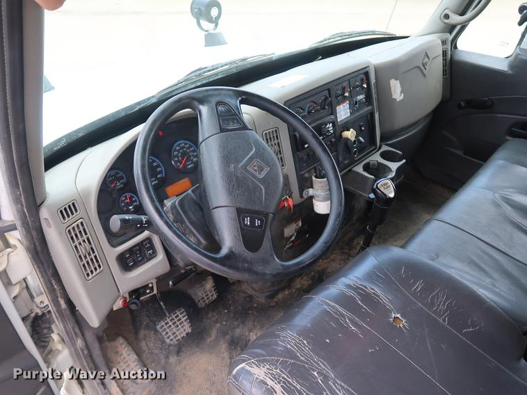 image for item AX9031 2010 International DuraStar 4400 bucket truck