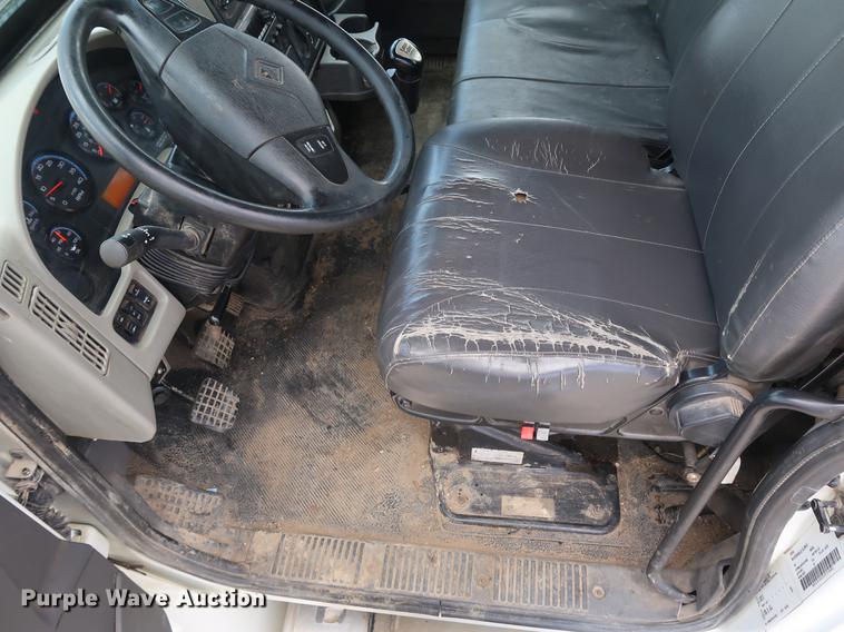 image for item AX9031 2010 International DuraStar 4400 bucket truck