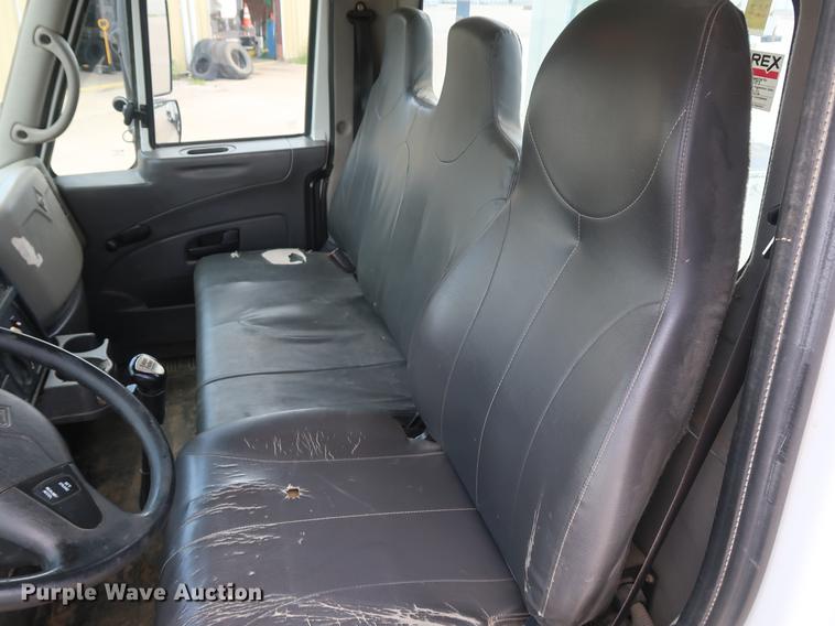 image for item AX9031 2010 International DuraStar 4400 bucket truck