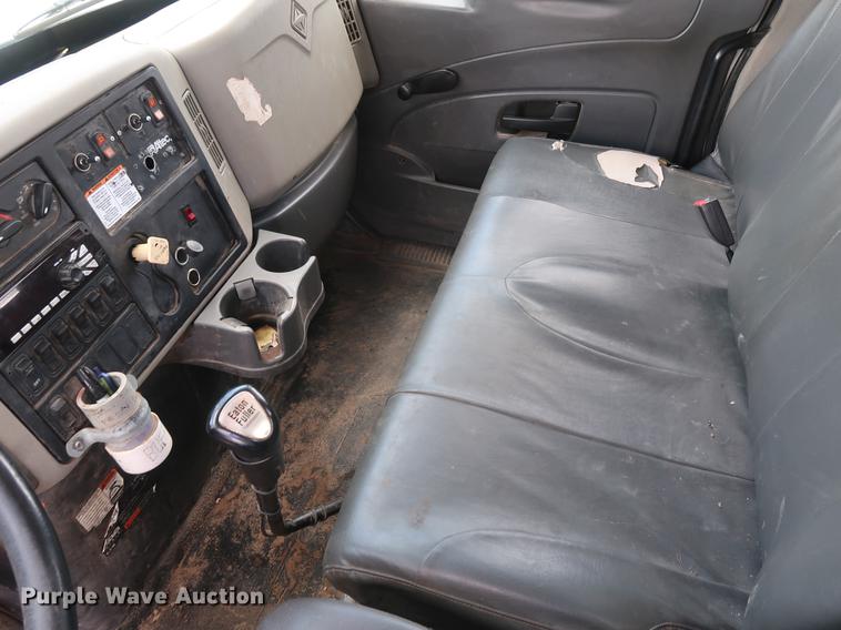 image for item AX9031 2010 International DuraStar 4400 bucket truck