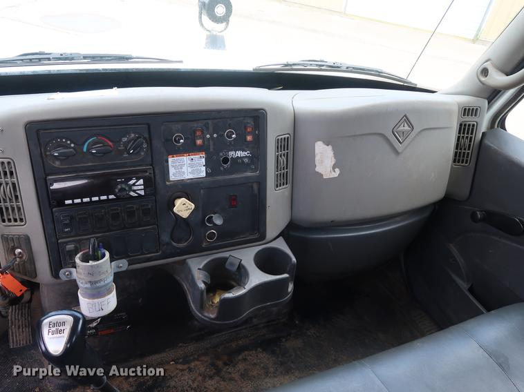 image for item AX9031 2010 International DuraStar 4400 bucket truck