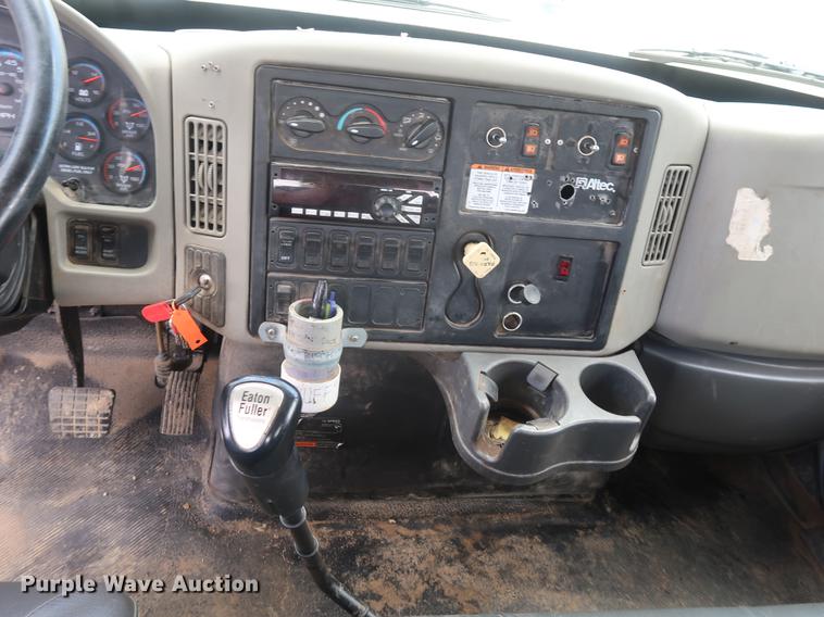 image for item AX9031 2010 International DuraStar 4400 bucket truck