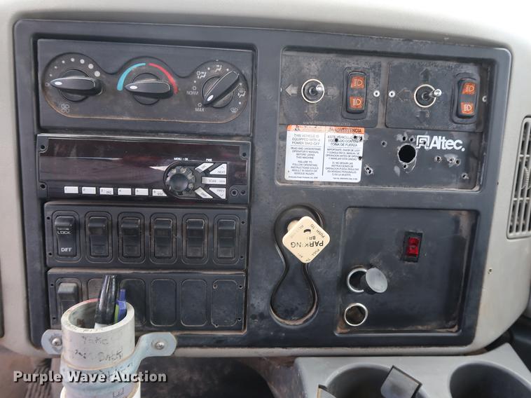 image for item AX9031 2010 International DuraStar 4400 bucket truck