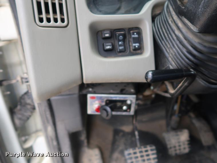 image for item AX9031 2010 International DuraStar 4400 bucket truck