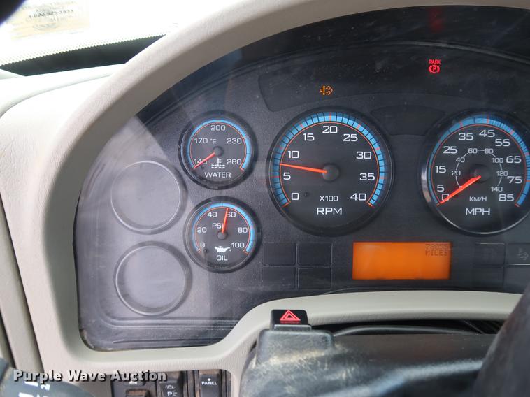 image for item AX9031 2010 International DuraStar 4400 bucket truck