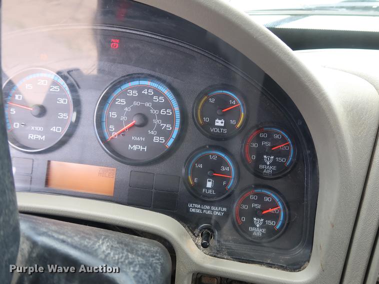 image for item AX9031 2010 International DuraStar 4400 bucket truck