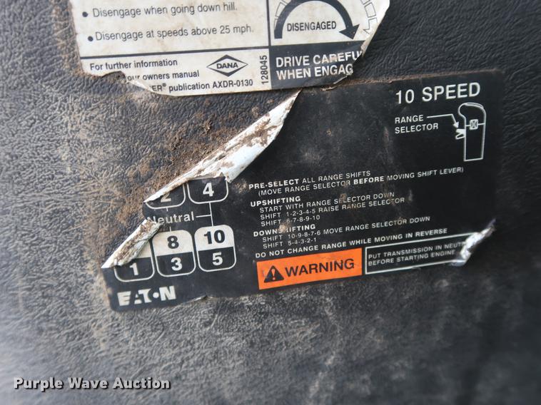 image for item AX9031 2010 International DuraStar 4400 bucket truck