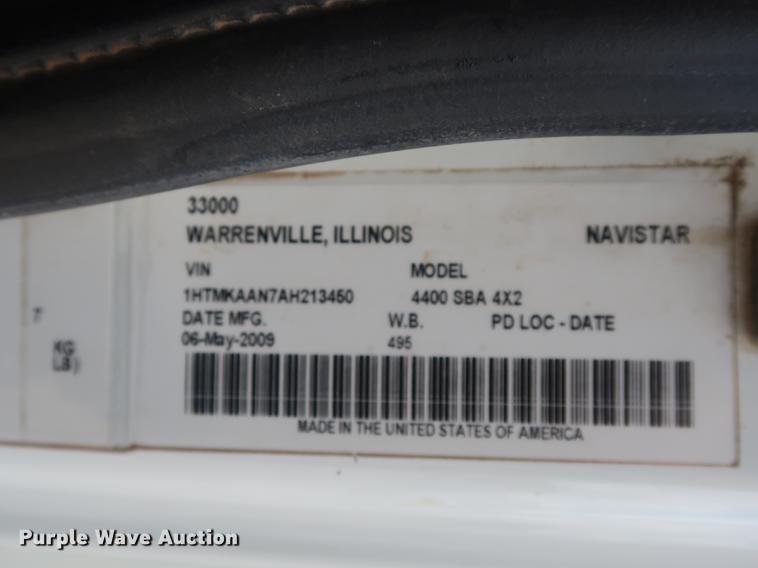 image for item AX9031 2010 International DuraStar 4400 bucket truck