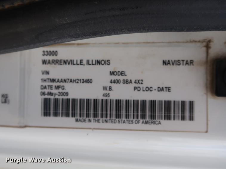 image for item AX9031 2010 International DuraStar 4400 bucket truck