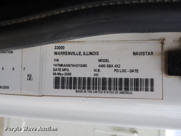 image for item AX9031 2010 International DuraStar 4400 bucket truck