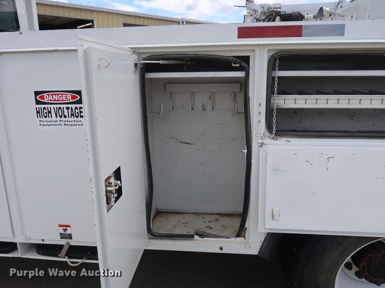 image for item AX9031 2010 International DuraStar 4400 bucket truck