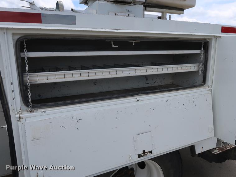 image for item AX9031 2010 International DuraStar 4400 bucket truck