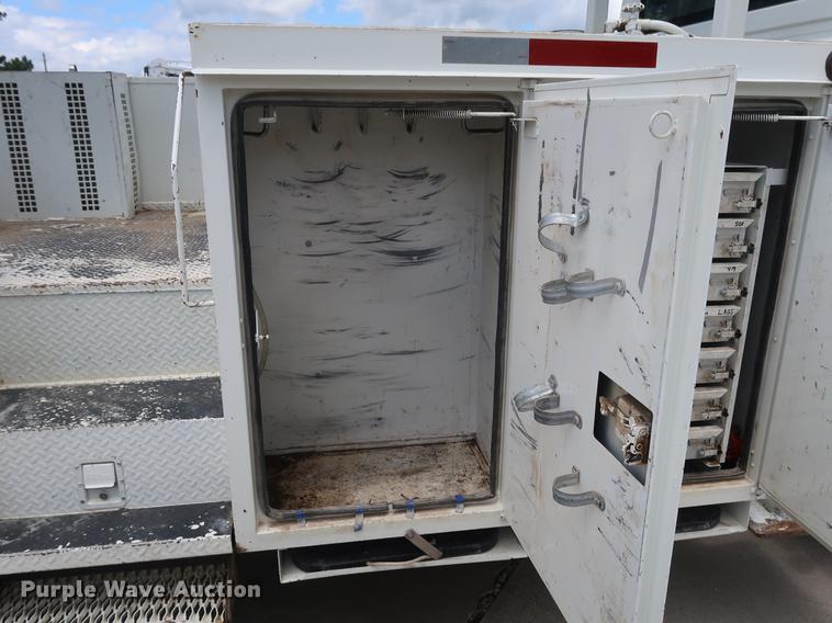 image for item AX9031 2010 International DuraStar 4400 bucket truck