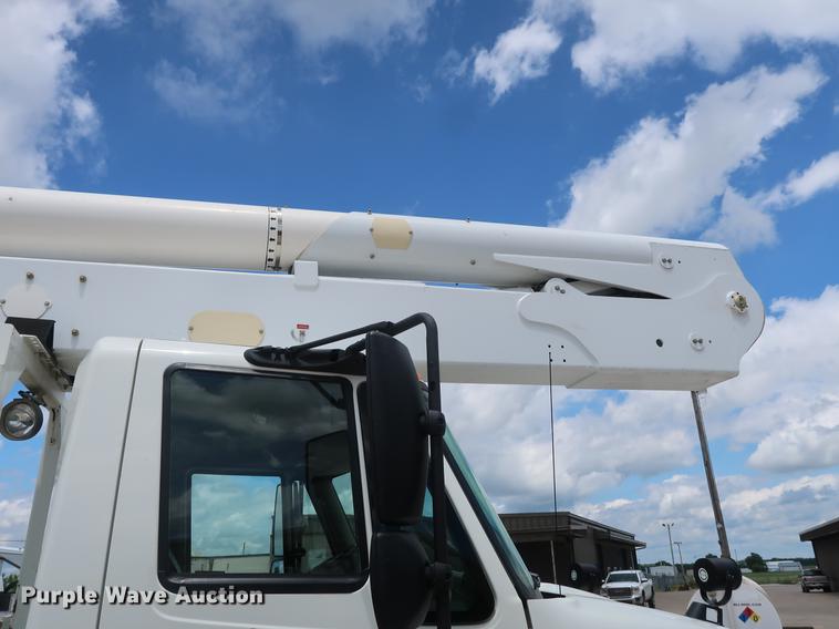 image for item AX9031 2010 International DuraStar 4400 bucket truck