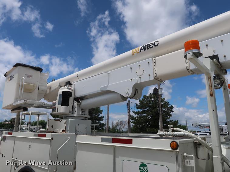 image for item AX9031 2010 International DuraStar 4400 bucket truck