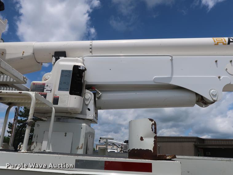 image for item AX9031 2010 International DuraStar 4400 bucket truck