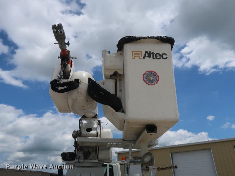 image for item AX9031 2010 International DuraStar 4400 bucket truck