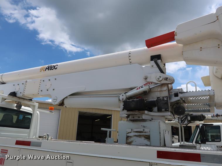 image for item AX9031 2010 International DuraStar 4400 bucket truck