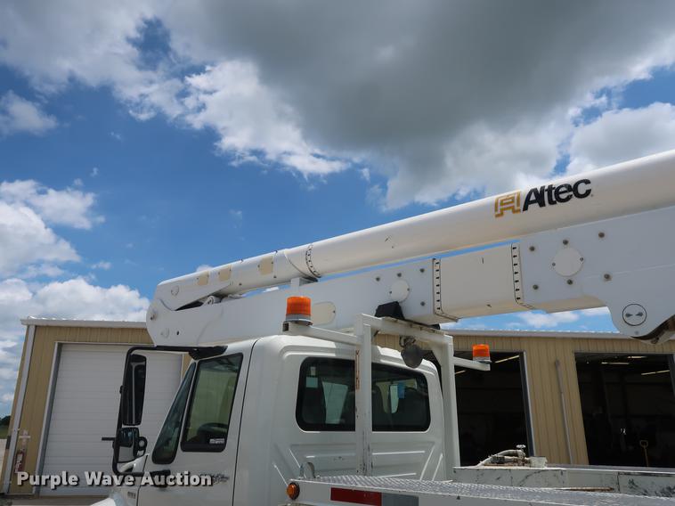 image for item AX9031 2010 International DuraStar 4400 bucket truck