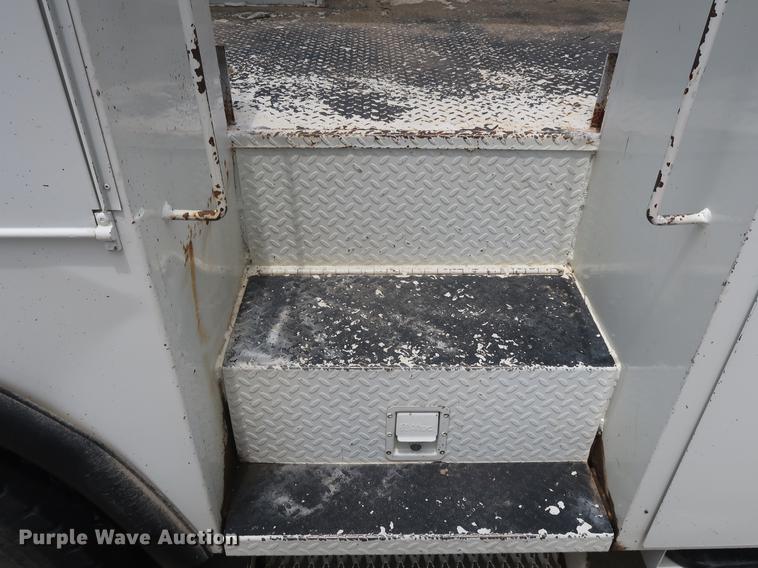 image for item AX9031 2010 International DuraStar 4400 bucket truck