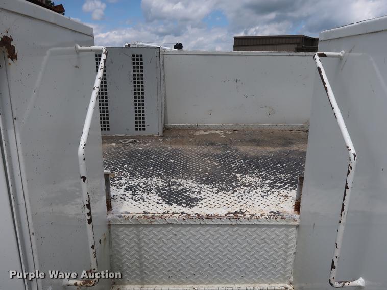 image for item AX9031 2010 International DuraStar 4400 bucket truck