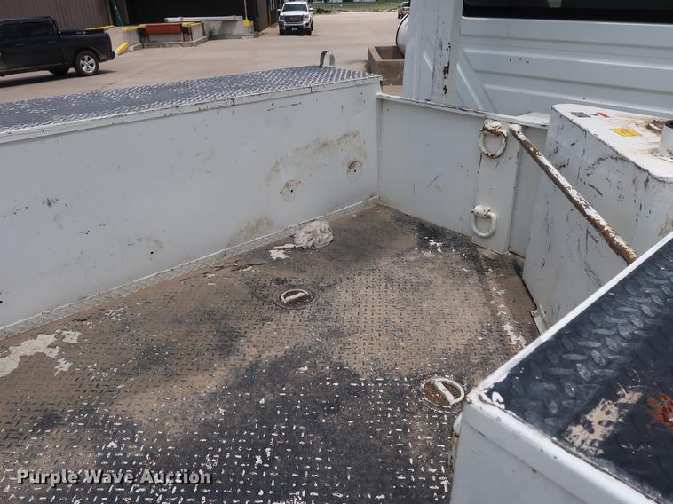 image for item AX9031 2010 International DuraStar 4400 bucket truck