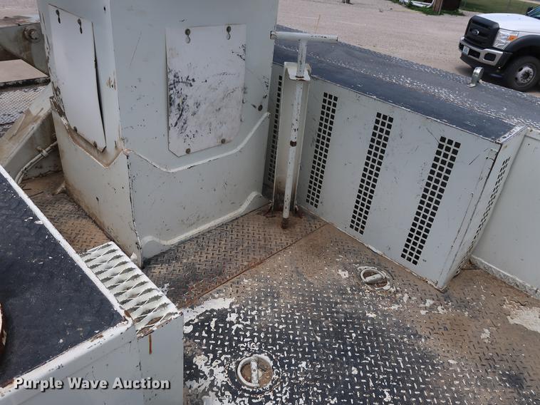 image for item AX9031 2010 International DuraStar 4400 bucket truck