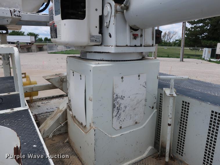 image for item AX9031 2010 International DuraStar 4400 bucket truck