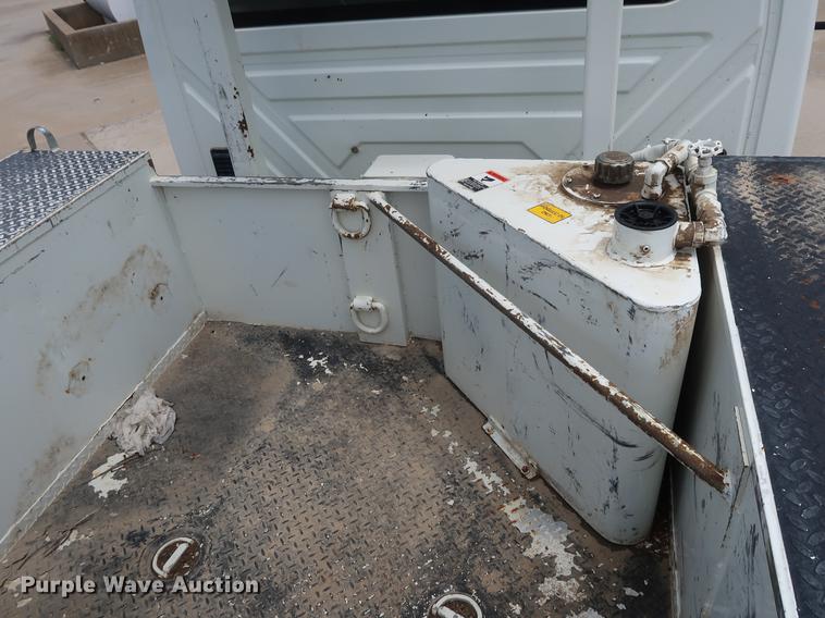 image for item AX9031 2010 International DuraStar 4400 bucket truck