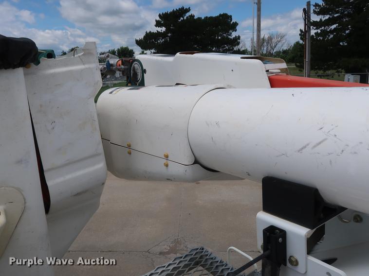 image for item AX9031 2010 International DuraStar 4400 bucket truck