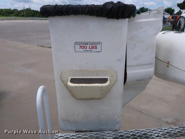 image for item AX9031 2010 International DuraStar 4400 bucket truck