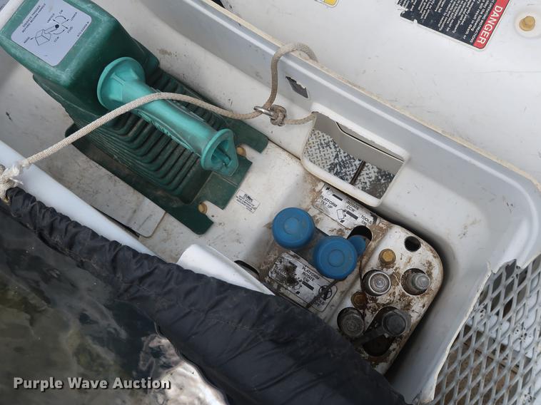 image for item AX9031 2010 International DuraStar 4400 bucket truck