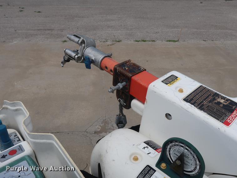 image for item AX9031 2010 International DuraStar 4400 bucket truck