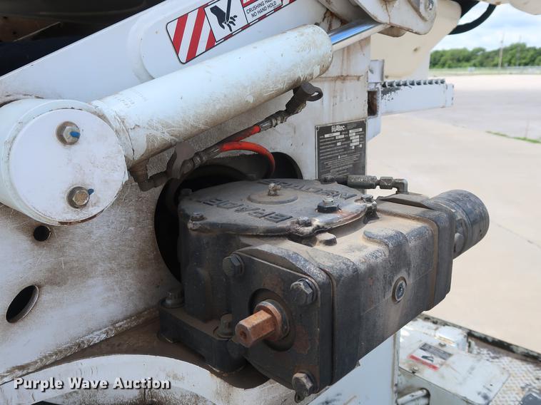 image for item AX9031 2010 International DuraStar 4400 bucket truck