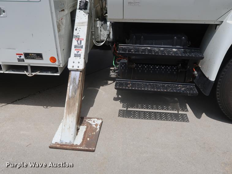 image for item AX9031 2010 International DuraStar 4400 bucket truck