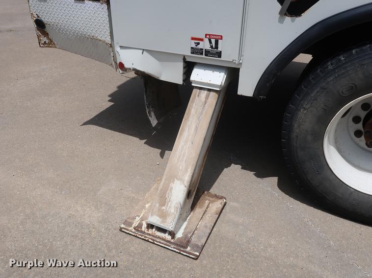 image for item AX9031 2010 International DuraStar 4400 bucket truck