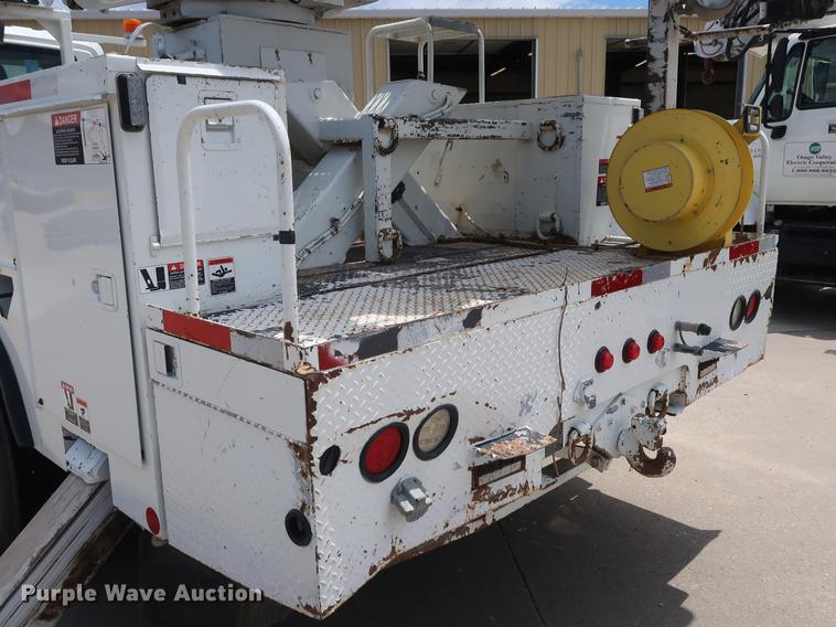 image for item AX9031 2010 International DuraStar 4400 bucket truck