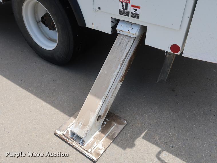 image for item AX9031 2010 International DuraStar 4400 bucket truck