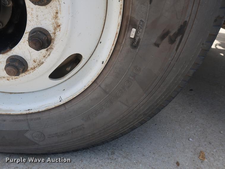 image for item AX9031 2010 International DuraStar 4400 bucket truck