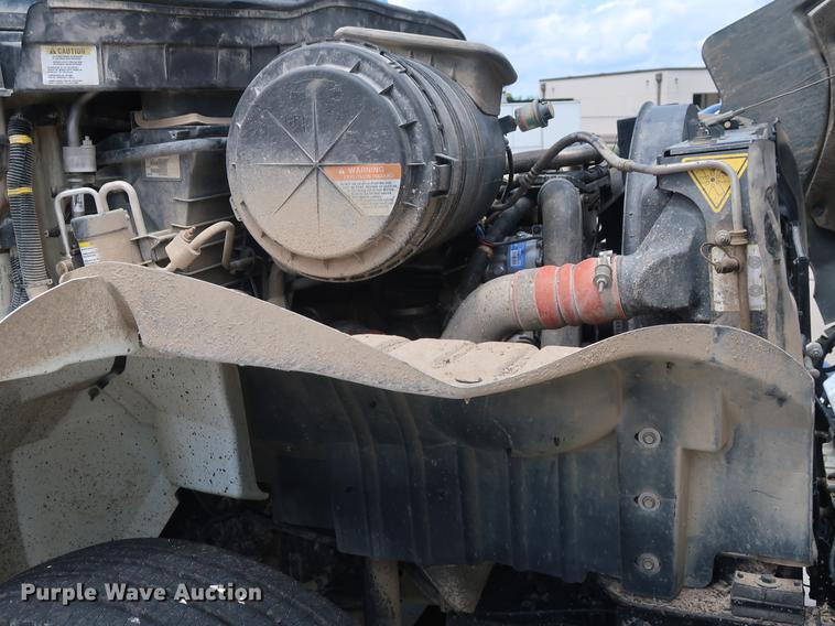 image for item AX9031 2010 International DuraStar 4400 bucket truck