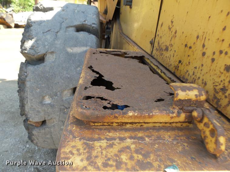 image for item DB7108 1991 Caterpillar 936E wheel loader