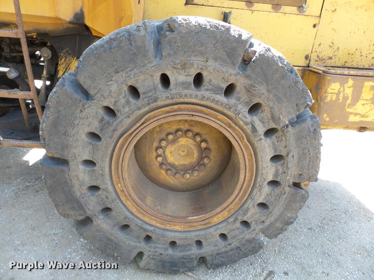 image for item DB7108 1991 Caterpillar 936E wheel loader